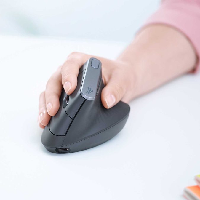 Мышь беспроводная Logitech MX Vertical (400-4000 dpi, Bluetooth, 2.4 GHz/USB-ресивер (Logitech Unifying®), 4 настраиваемые кнопки, перезаряжаемая литий-полимерная батарея (240 мА·ч)), (M/N: M-R0074 / C-U0007)