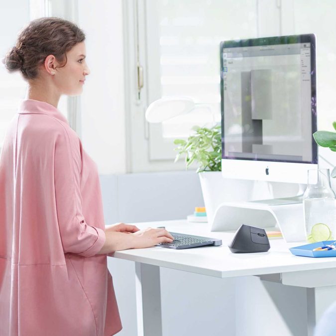 Мышь беспроводная Logitech MX Vertical (400-4000 dpi, Bluetooth, 2.4 GHz/USB-ресивер (Logitech Unifying®), 4 настраиваемые кнопки, перезаряжаемая литий-полимерная батарея (240 мА·ч)), (M/N: M-R0074 / C-U0007)