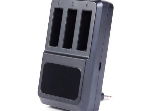 Зарядка для 3 батарей GoPro от USB, Deluxe, DLGP-404, Hero 4, 3 слота для батарей, Переходник в комплекте, Чёрный