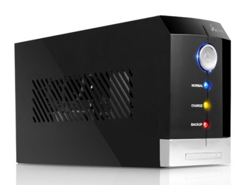 Источник бесперебойного питания, SVC, V-600-F, Мощность 600ВА/360Вт, Диапазон работы AVR: 165-275В, Бат.: 12В/7.5 Ач*1шт., 3 вых.: 2 Shuko CEE7+1 IEC C13 (Bypass), Чёрный