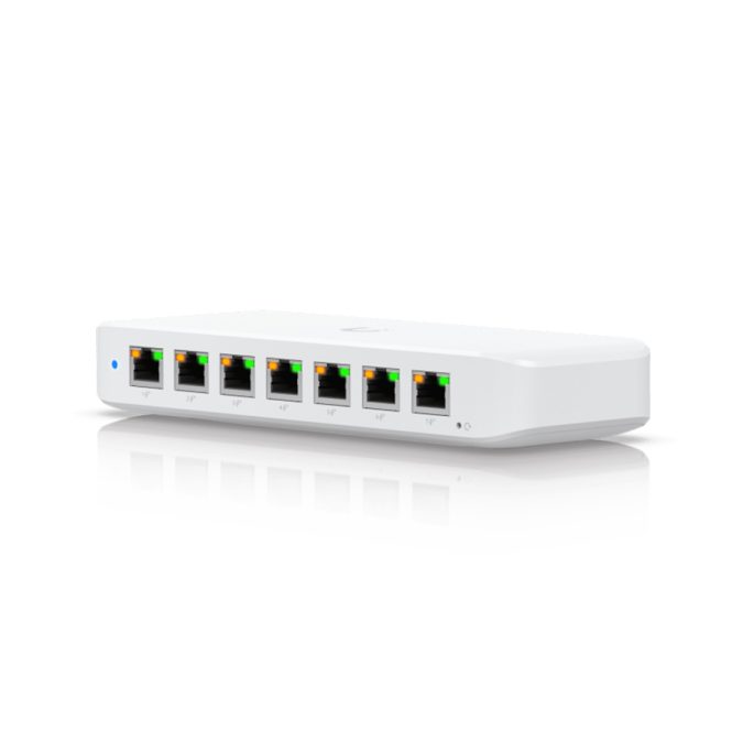 Сетевой Коммутатор, Ubiquiti, USW-Ultra, UniFi, Управляемый L3, 7 портов 10/100/1000Mbps output PoE+, 802.3af/at, PoE бюджет до 42W, 1xGbE PoE++ input port, Настольный/настенный