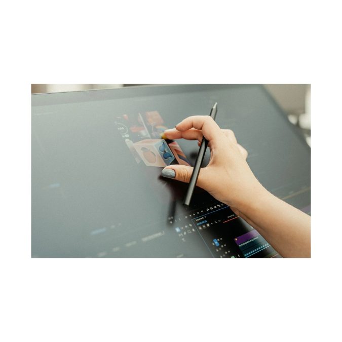 Графический планшет, Wacom, Cintiq 24 Touch (DTH246K0B), 24", IPS, AG glass, 2560 x 1440, 16:9, sRGB 100%, 1000:1, 350 cd/m2, 12ms, Pro Pen 3, 8192, 3 кнопки, 60 градусов, 5080 lpi, EMR, Multi-touch, mini HDMI, USB-C, 56834021 мм, 5,0 кг, Чёрный